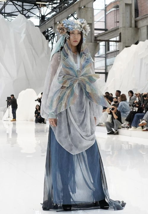 服裝與服飾設(shè)計(jì)專(zhuān)業(yè)2024屆畢業(yè)作品發(fā)布會(huì)圓滿(mǎn)落幕